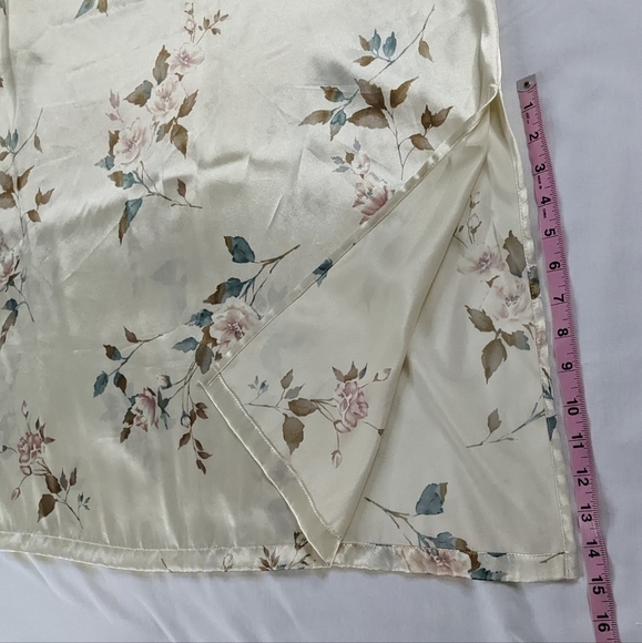 VTG Long Sleeve Floral Satin Cream Long Length Gown - Picture 12 of 12